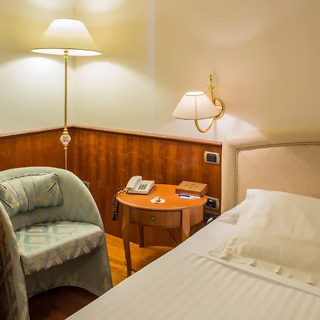 Western Globus Hotel 4*