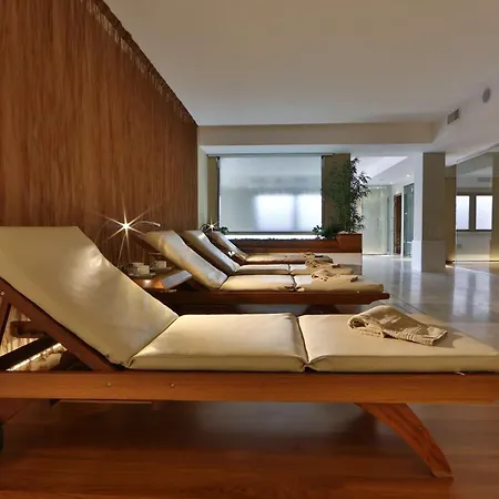 Western Globus Hotel 4*