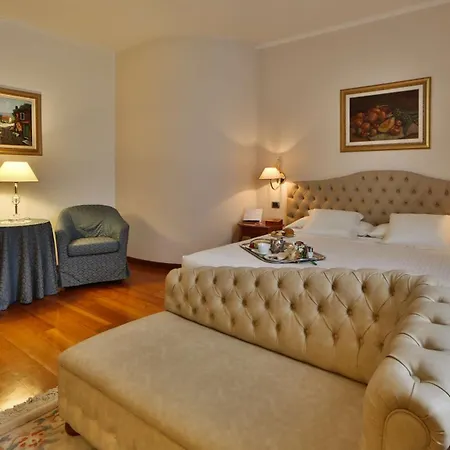 Western Globus Hotel 4*