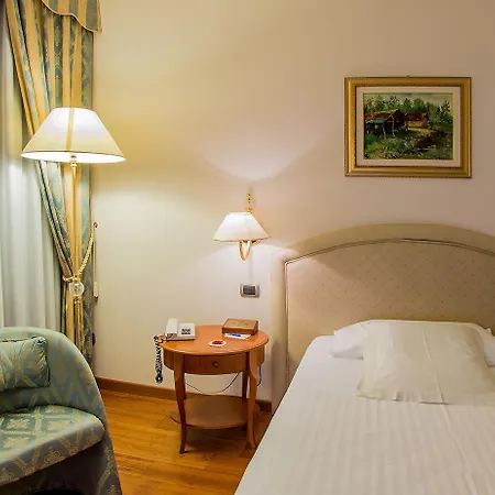 Hotel Western Globus 4*