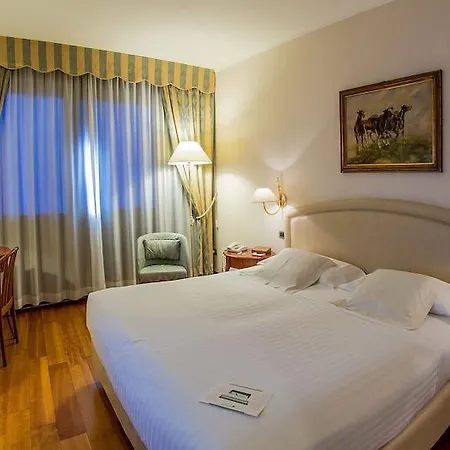 Western Globus 4*