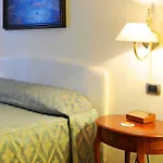 Western Globus Hotel 4*