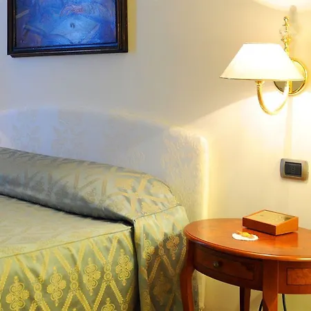 Western Globus Hotel 4*