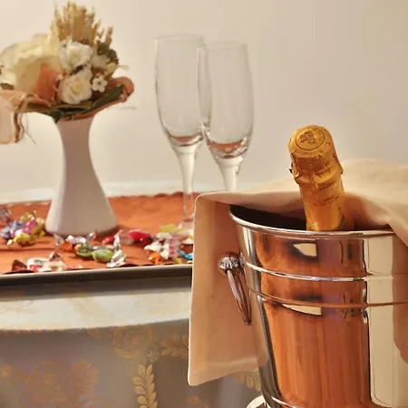 Western Globus Hotel