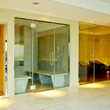 Western Globus 4*