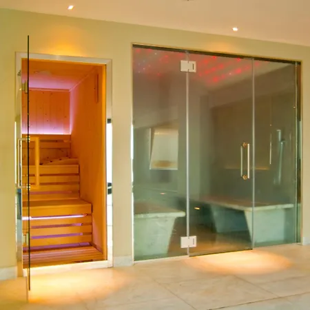 Western Globus Hotel 4*