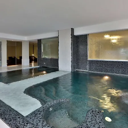 Western Globus Hotel 4*