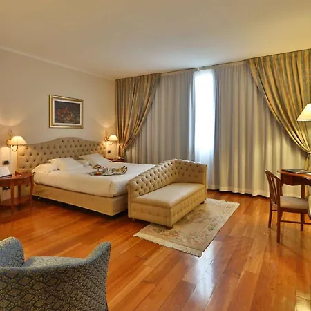 Western Globus 4*