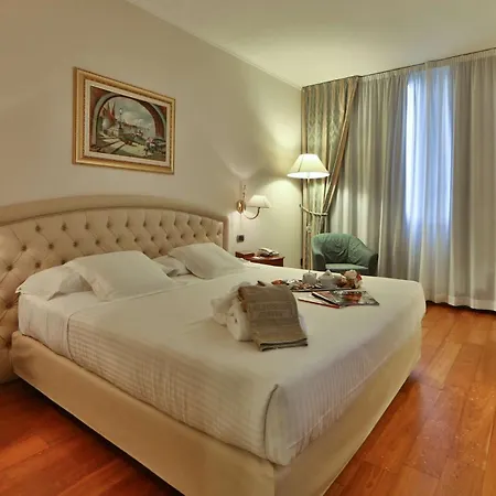 Western Globus Hotel