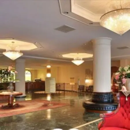 Western Globus 4*