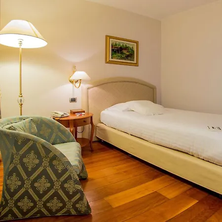 Western Globus Hotel 4*