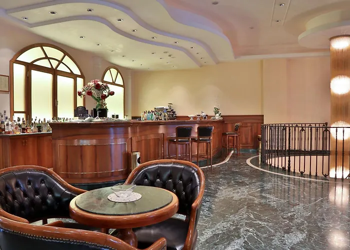 Western Globus Hotel