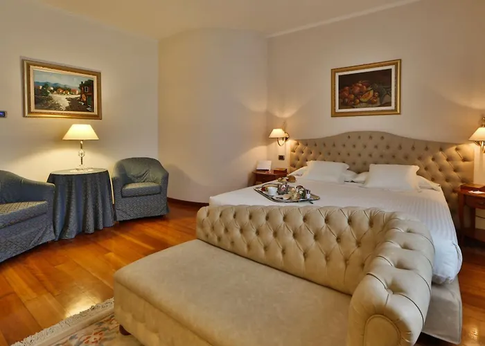 Western Globus Otel 4*