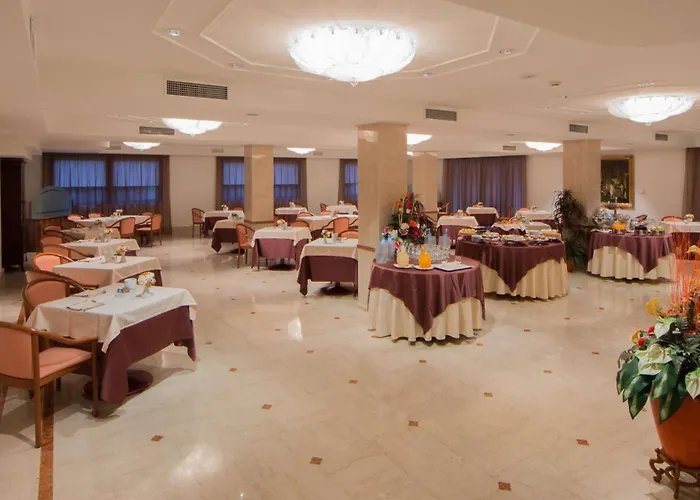 Western Globus Otel 4*