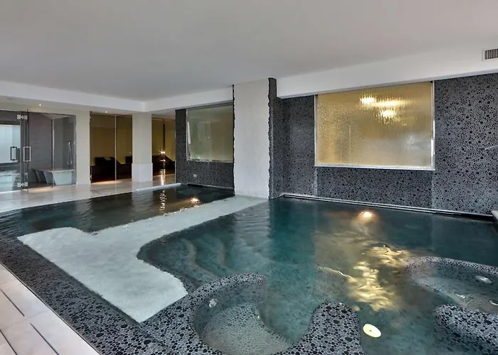 Western Globus Hotel 4*