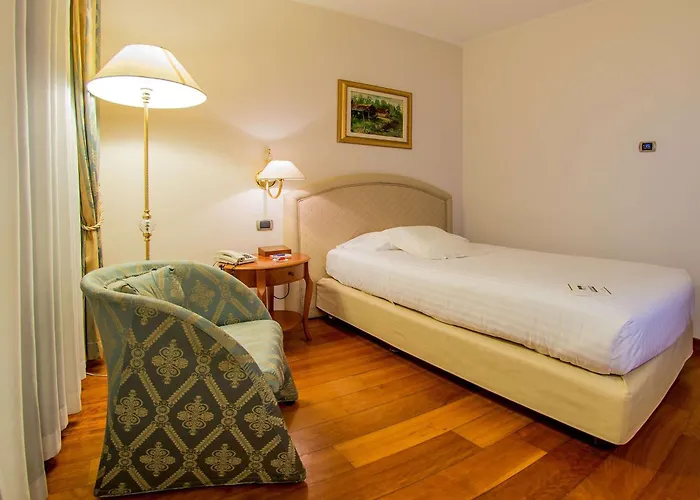 Western Globus Otel 4*